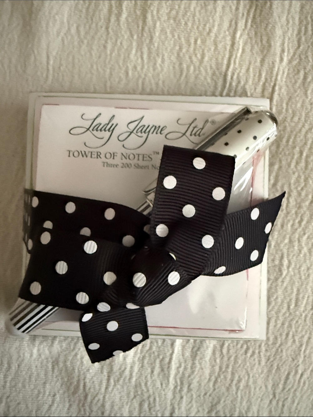 Lady Jayne Ltd Tower of Notes Polka Dot Ribbon Bow & Pen 3 tiered paper blocks